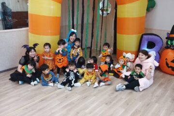 caterpillars halloween class photo